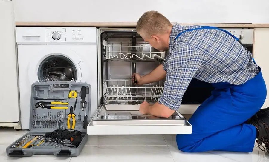 Kızılcahamam Termodinamik servisi teknisyen ekibi beyaz eşya tamiri yaparken